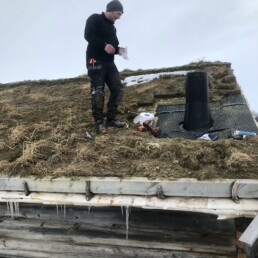 Ovnsmontering på taket Såmmårfjøset